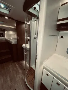 Bild 18 Hymer B-Klasse ML I 880 Hydraulische Hubstützen!