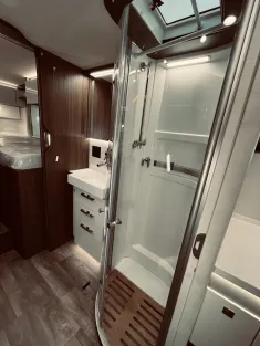 Bild 19 Hymer B-Klasse ML I 880 Hydraulische Hubstützen!