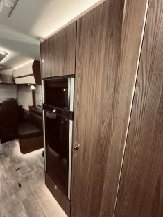 Bild 21 Hymer B-Klasse ML I 880 Hydraulische Hubstützen!