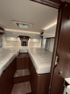 Bild 25 Hymer B-Klasse ML I 880 Hydraulische Hubstützen!