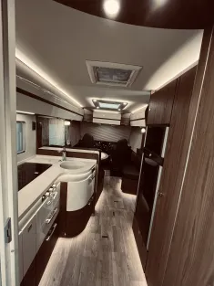 Bild 29 Hymer B-Klasse ML I 880 Hydraulische Hubstützen!