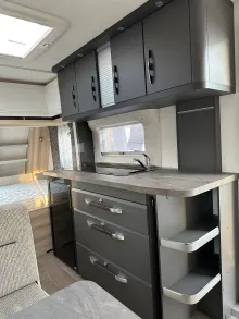 Fahrzeugbild Hobby De Luxe 440 SF #8