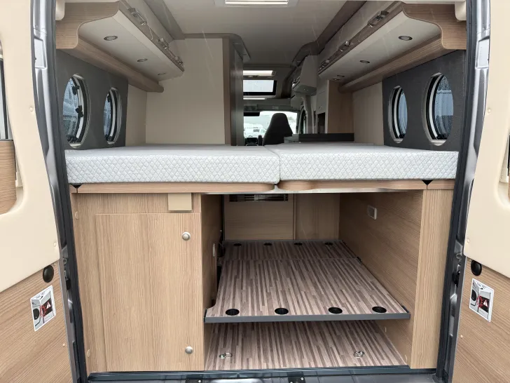 Fahrzeugbild Malibu Van First Class - Two Rooms 640 LE RB charming GT skyview #6