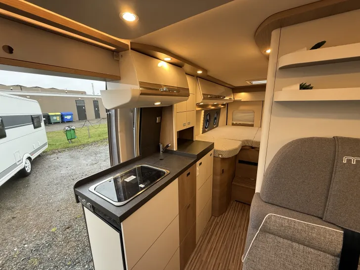 Fahrzeugbild Malibu Van First Class - Two Rooms 640 LE RB charming GT skyview #9