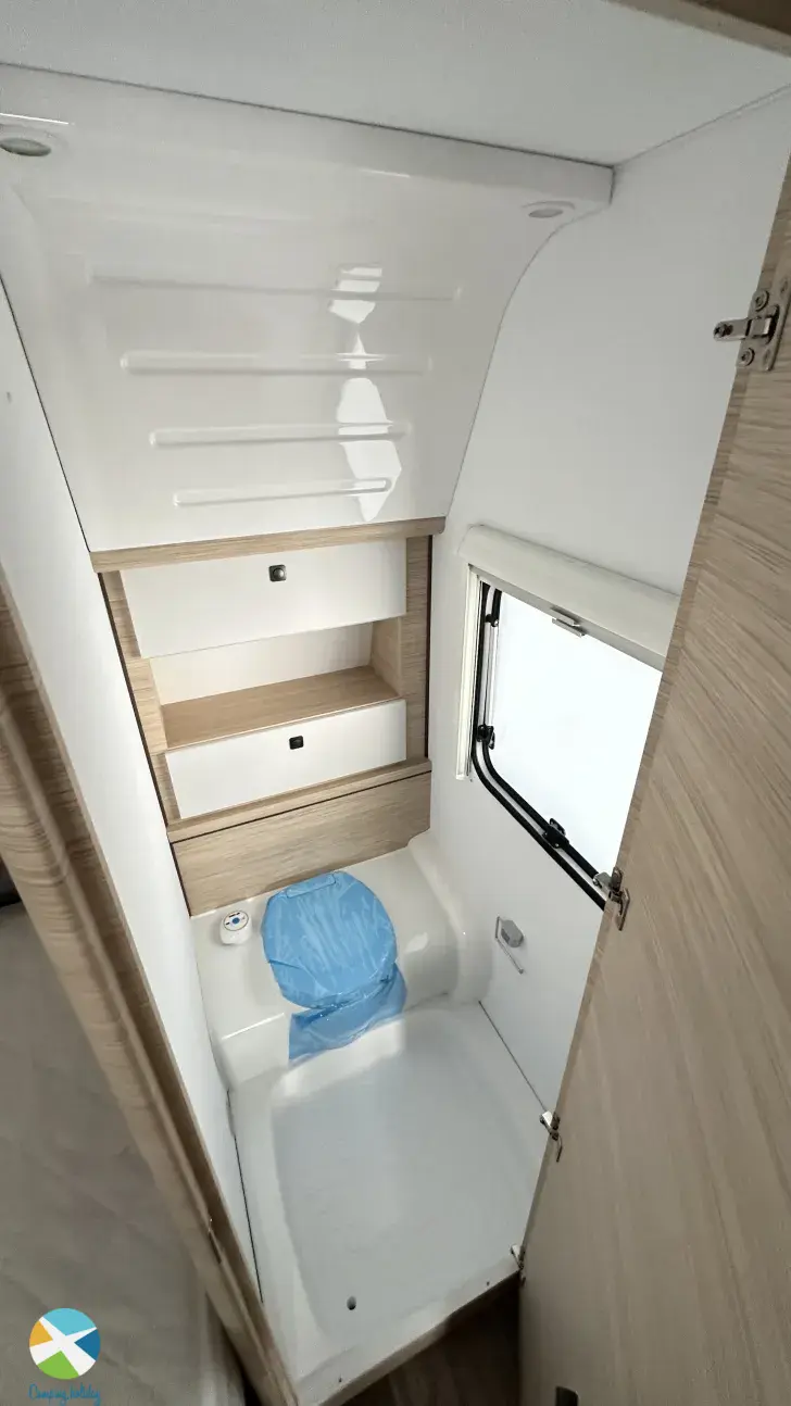 Sicht vorne-hinten Fendt Apero 495 SFB