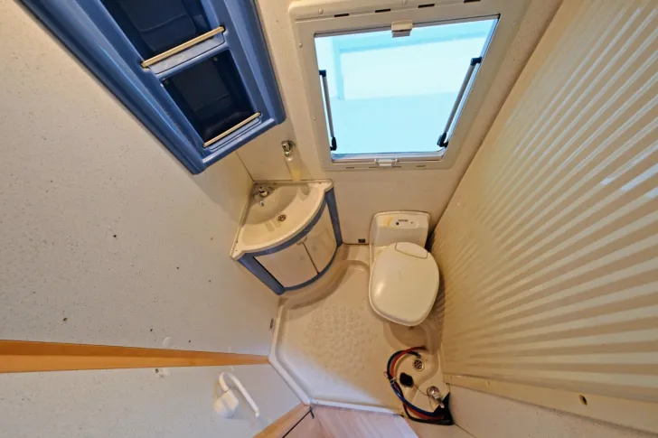 Fahrzeugbild Bürstner A 576-2active/Etagenbetten/Markise/dop.Boden/DPF #11