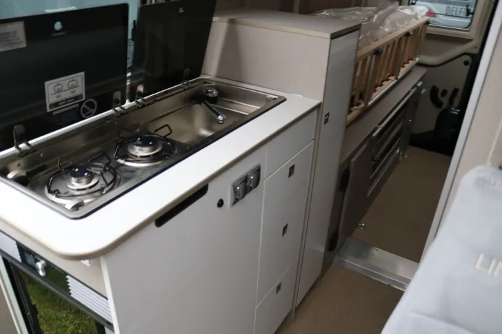 Fahrzeugbild Bürstner Delfin C 621+AHK+Markise+Truma Combi D-6E #12