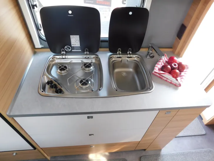 Fahrzeugbild Dethleffs Camper 560 FMK Toilette alternativ, Combi 6E #13