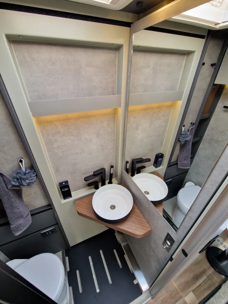 Fahrzeugbild Niesmann + Bischoff iSmove 6.9 E #22