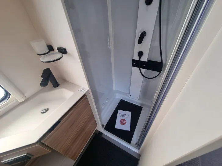 Fahrzeugbild Dethleffs Nomad 490 EST Einzelbetten mit Heckbad #16