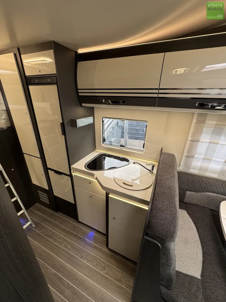 Fahrzeugbild Roller Team Kronos 290 M 4400kg 180PS Winter XXL-Garage #13