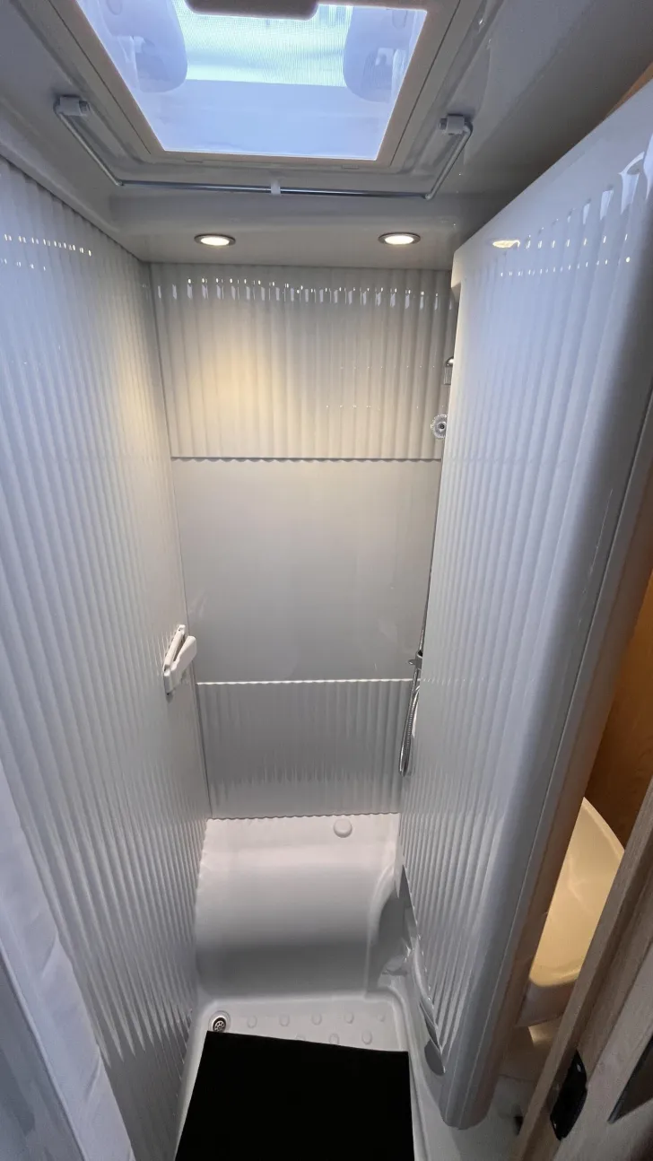 Fahrzeugbild Sunlight V 66 BESONDERS HOHE ZULADUNG #13