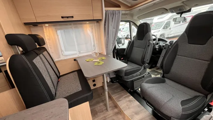 Fahrzeugbild Sunlight V 66 BESONDERS HOHE ZULADUNG #7