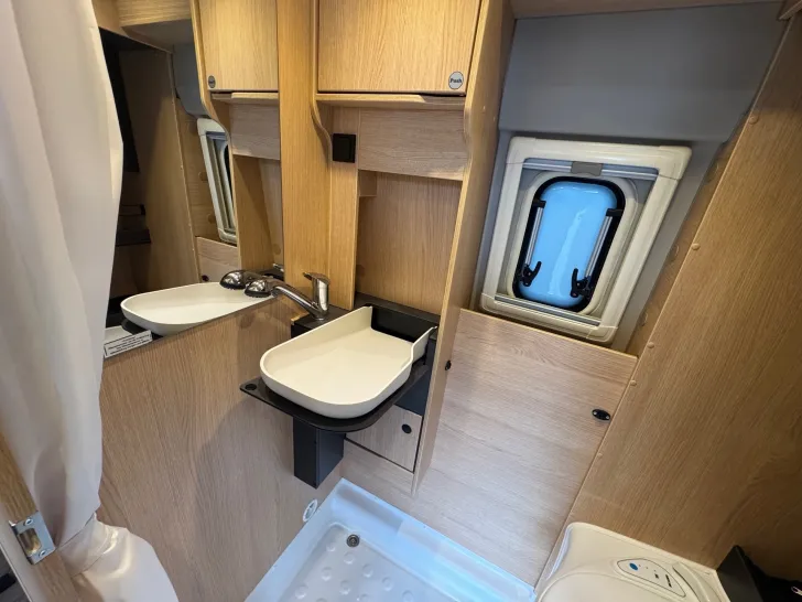 Fahrzeugbild Sunlight Camper Van CLIFF 540 Vanlife Thunder Grau #16