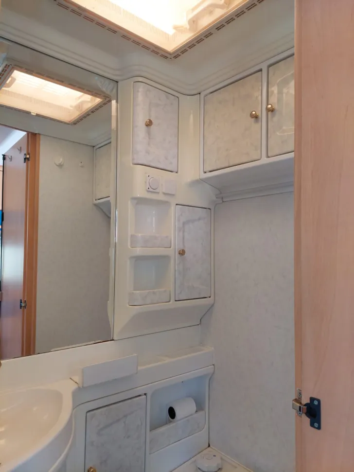 Fahrzeugbild Hobby De Luxe 350 #8