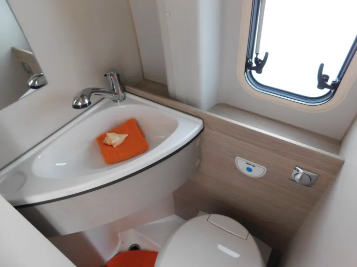 Fahrzeugbild Bürstner Lineo C 550 Markise, Combi6D/E, AWT iso+beheizt #19