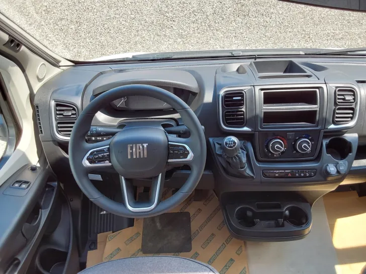 Fahrzeugbild Sunlight Adventure T 67 Hubbett, AWT iso., 450KG Zuladung #6