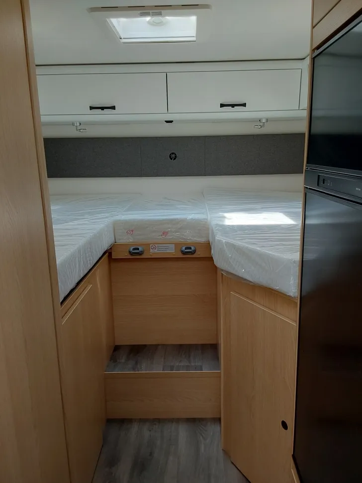 Fahrzeugbild Sunlight Adventure T 67 Hubbett, AWT iso., 450KG Zuladung #12