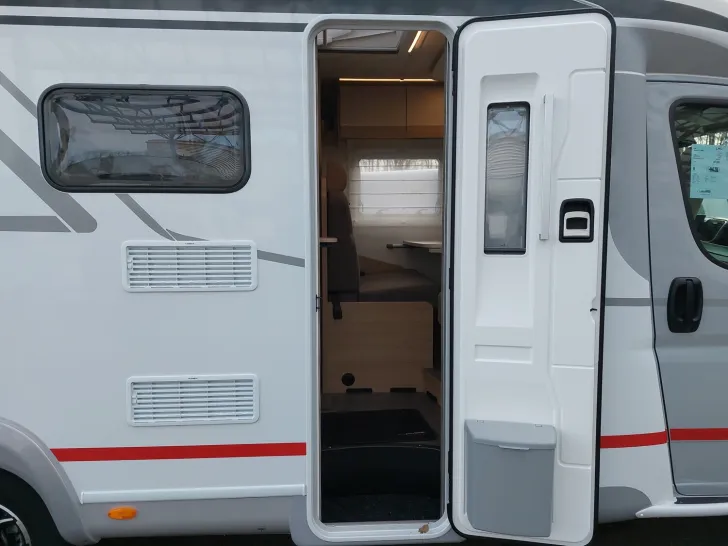 Fahrzeugbild LMC Cruiser V 646 G ABVERKAUF #9