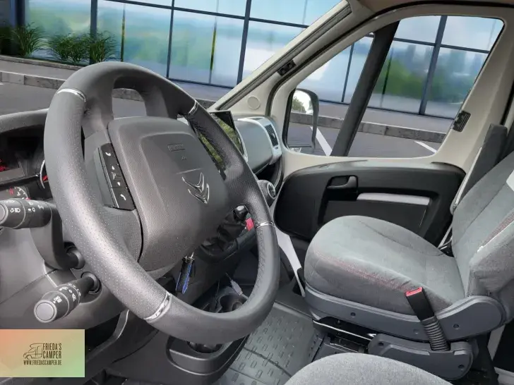 Fahrzeugbild Bürstner Campeo Black Forest C 600 #10