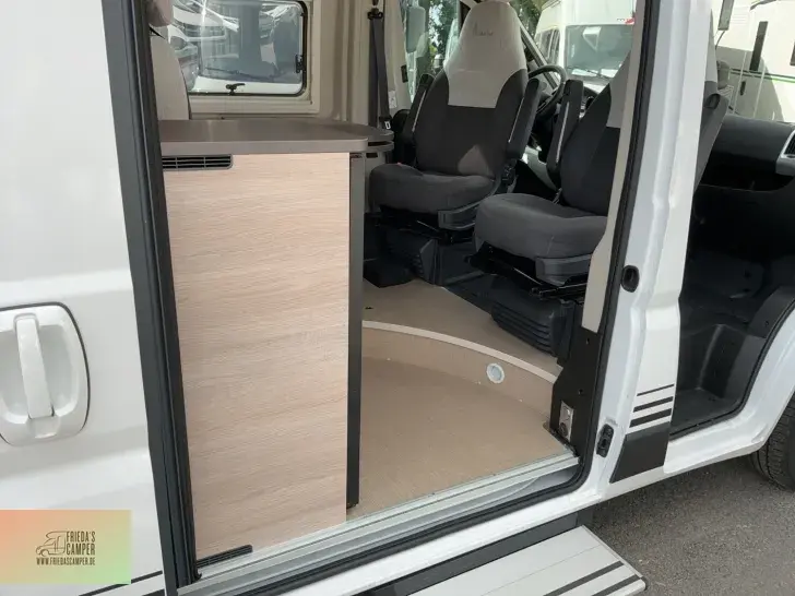 Fahrzeugbild Bürstner Campeo Black Forest C 600 #12