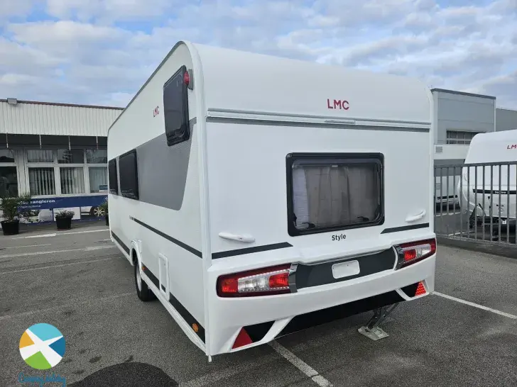 Schräg Hinten LMC Style 490 K Klima