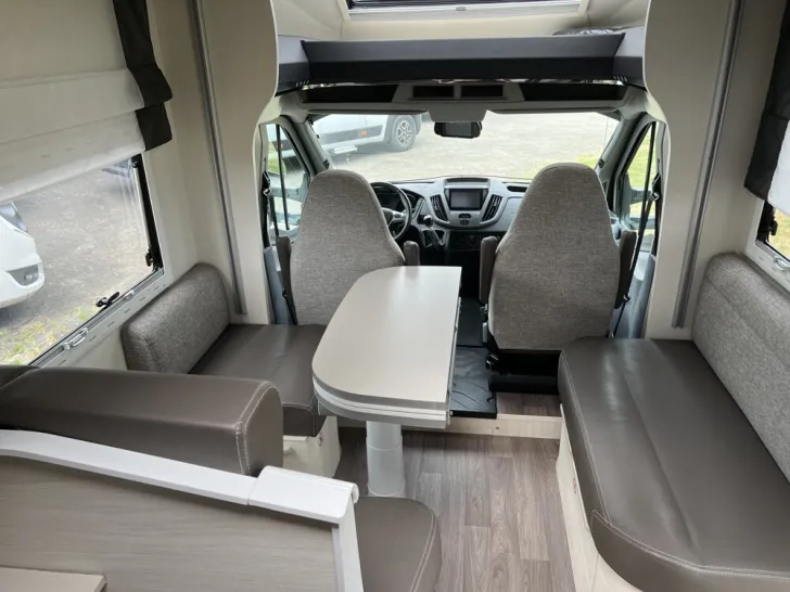 Fahrzeugbild Challenger Mageo 290 #7