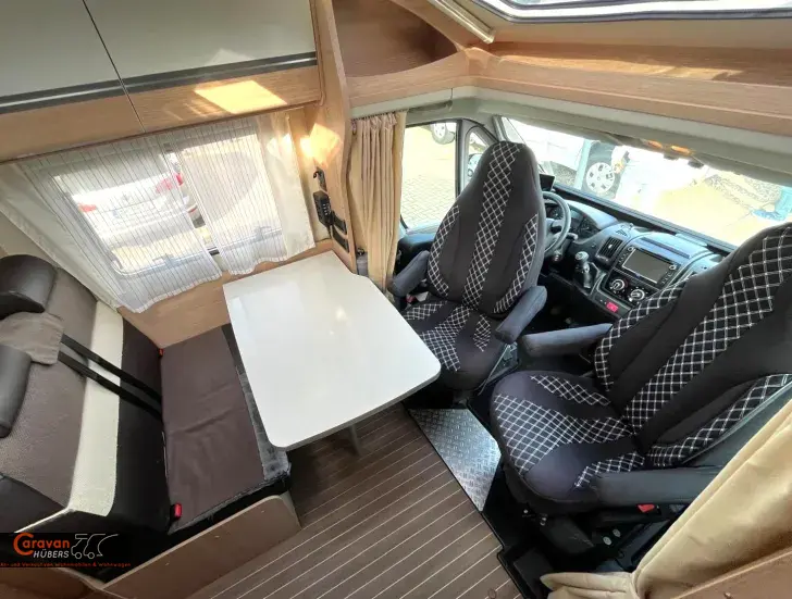 Fahrzeugbild Sunlight T 66 #29