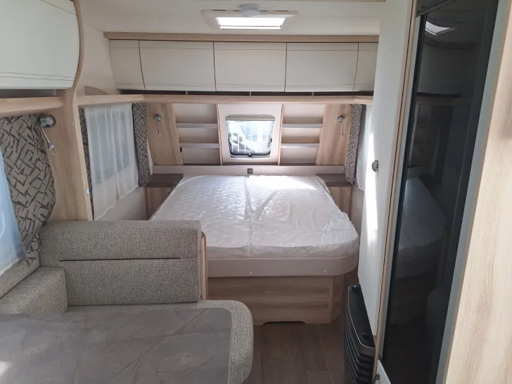 Fahrzeugbild Hobby De Luxe 460 SFf #4