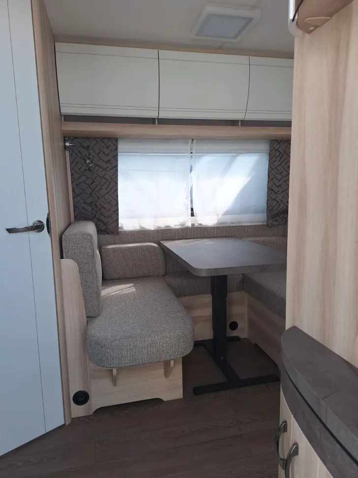 Fahrzeugbild Hobby De Luxe 460 SFf #6