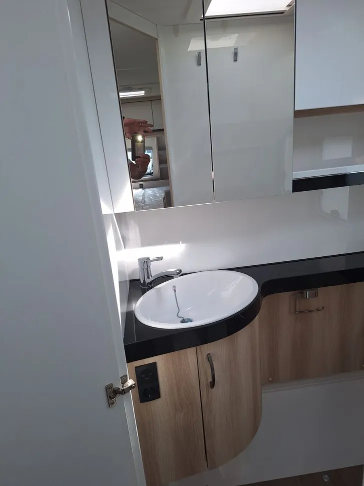 Fahrzeugbild Hobby De Luxe 460 SFf #9