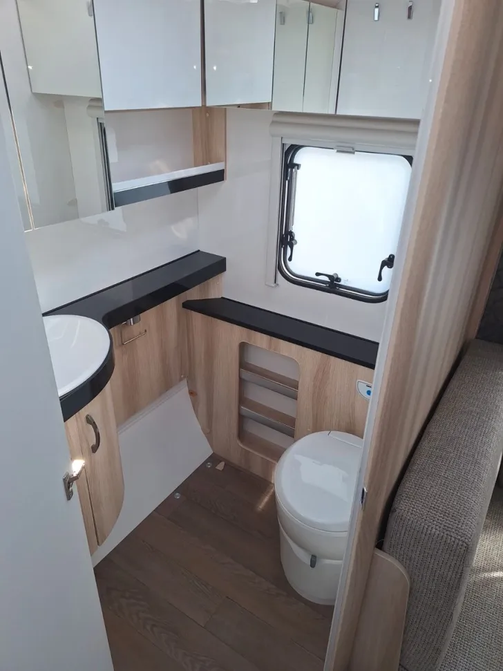 Fahrzeugbild Hobby De Luxe 460 SFf #10