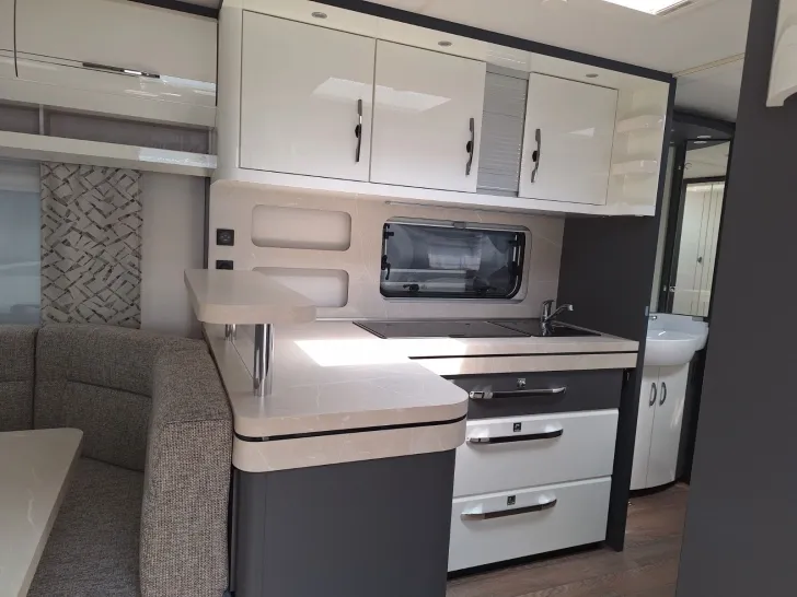 Fahrzeugbild Hobby Excellent 560 CFe Auflastung 2.000 kg #7