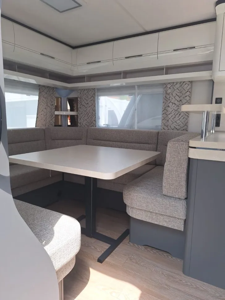 Fahrzeugbild Hobby Excellent 560 CFe Auflastung 2.000 kg #10