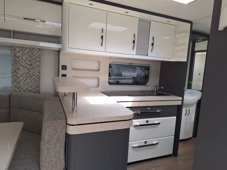 Fahrzeugbild Hobby Excellent 560 CFe Auflastung 2.000 kg #11