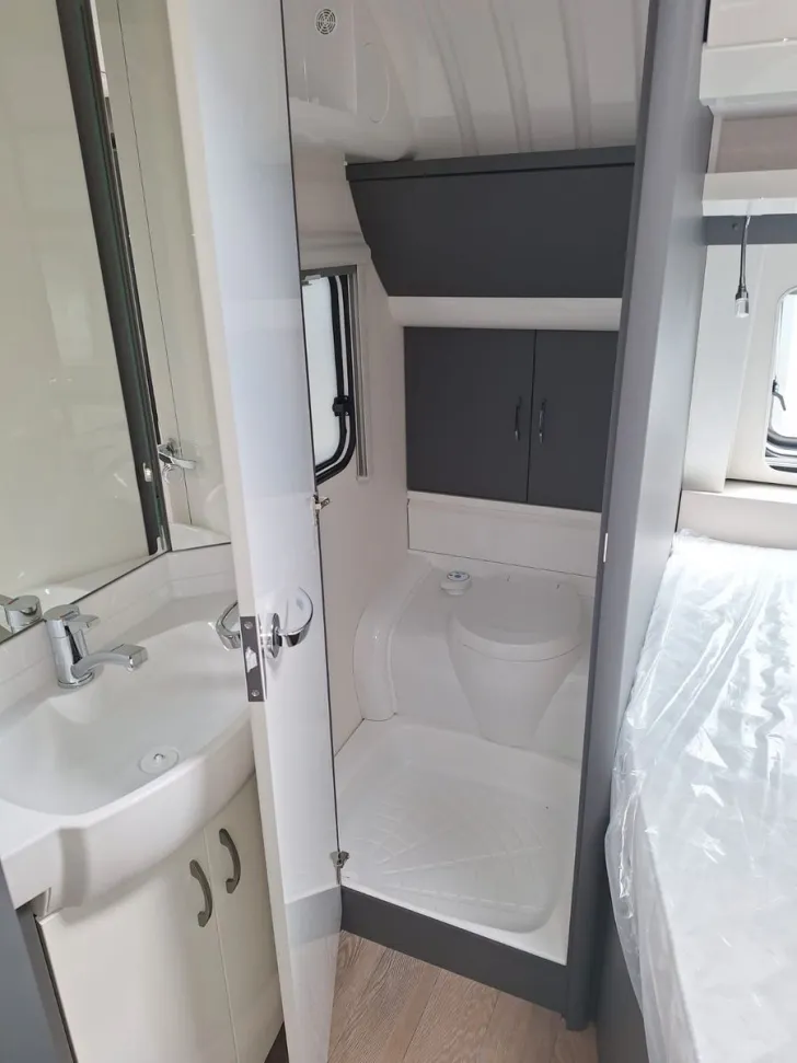 Fahrzeugbild Hobby Excellent 560 CFe Auflastung 2.000 kg #12