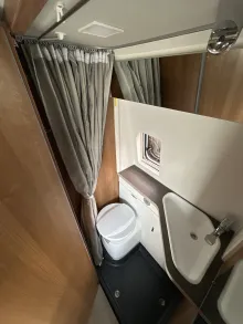 Toilette VanTourer 600 L 165 PS, Aufstelldach