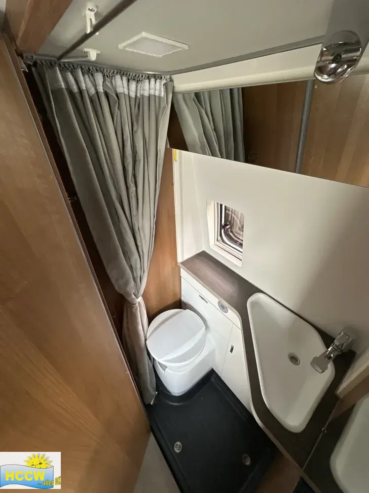 Toilette VanTourer 600 L 165 PS, Aufstelldach