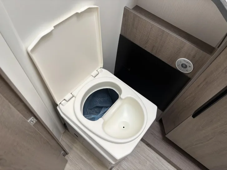 Fahrzeugbild Mooveo Tei 70EB SAT,TV,Solar,Lithium #26