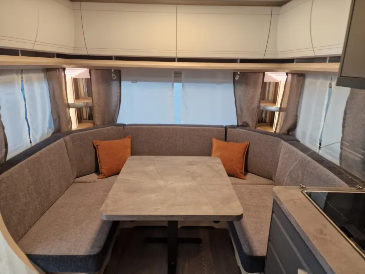 Fahrzeugbild Hobby De Luxe 460 UFe - Sondermodell IC-Line #3