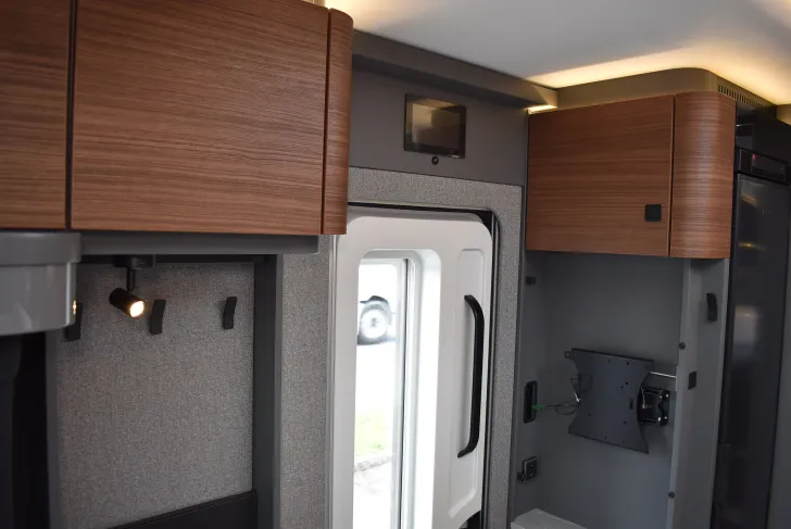 Fahrzeugbild Hymer B-Klasse MC T 680 Mercedes, Automatik, Raumbad #12