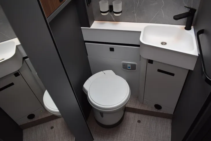 Fahrzeugbild Hymer B-Klasse MC T 680 Mercedes, Automatik, Raumbad #36