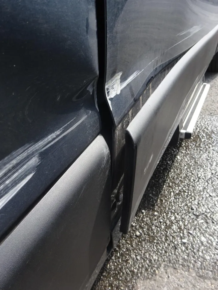 Fahrzeugbild Dethleffs Globetrail 640 S Unfallschaden #8