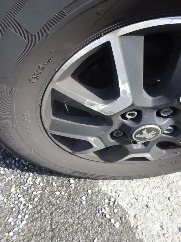 Fahrzeugbild Dethleffs Globetrail 640 S Unfallschaden #9