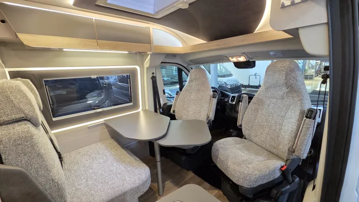 Fahrzeugbild Globecar Campscout Elegance mit Längsbetten #8