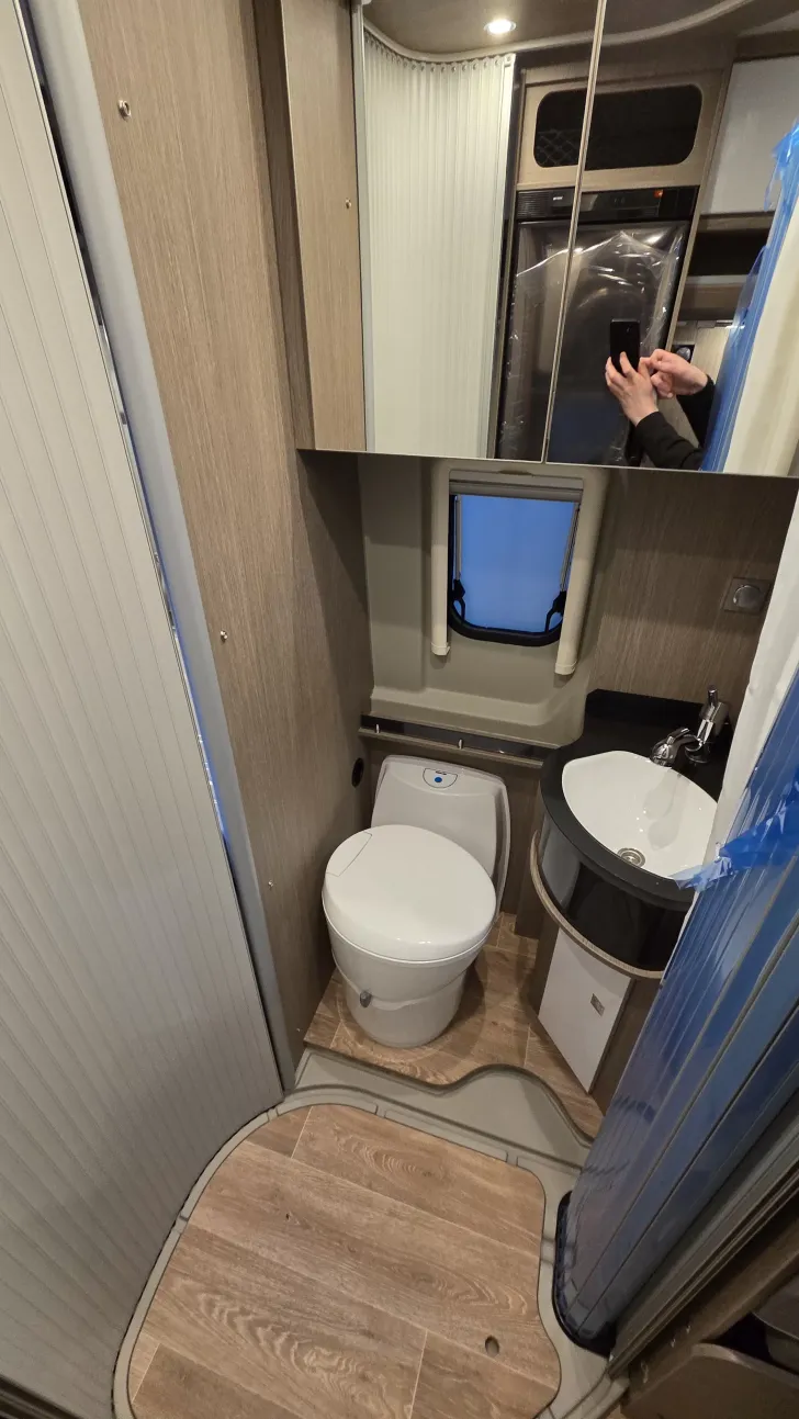 Fahrzeugbild Pössl D-Line Roadcruiser XL mit 2.08m Längsbett #8