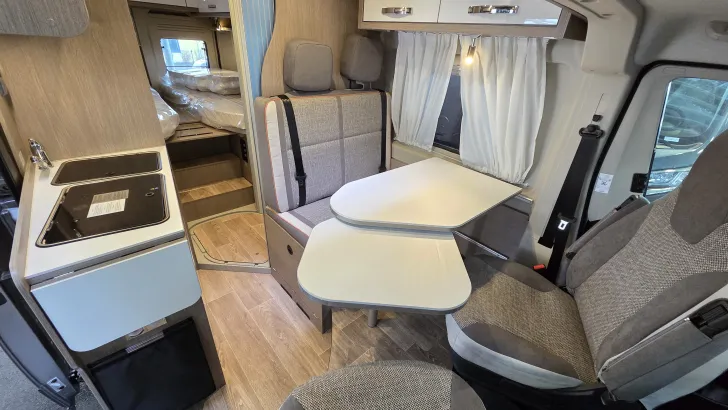 Fahrzeugbild Pössl D-Line Roadcruiser mit Längsbetten #7