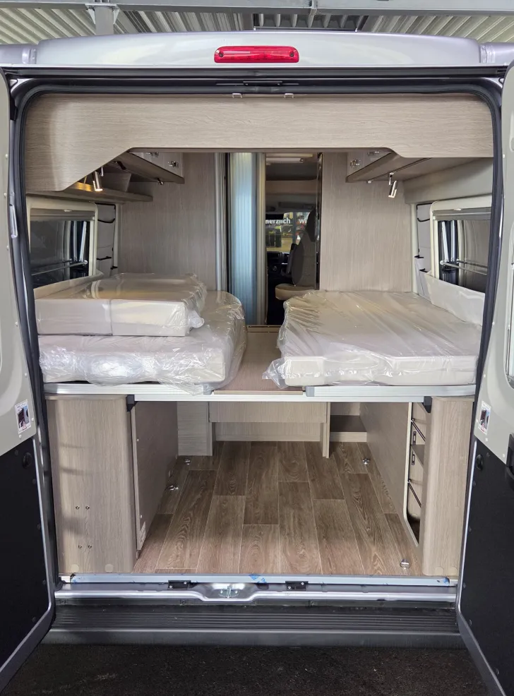 Fahrzeugbild Pössl D-Line Roadcruiser mit Längsbetten #9