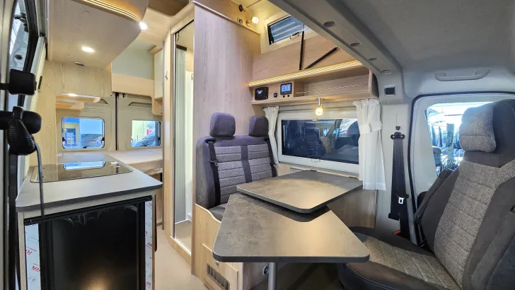 Fahrzeugbild Pössl H-Line 2WIN Vario mit 4 Schlafplätze #7