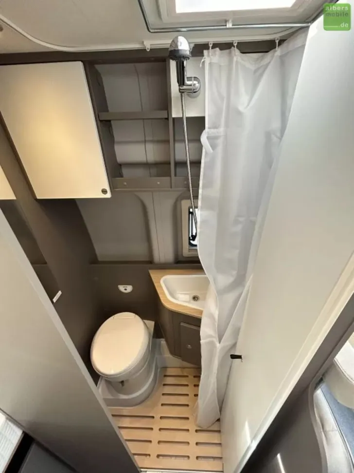 Fahrzeugbild LMC Innovan 590 2-Meter-Bett Markise AHK #17